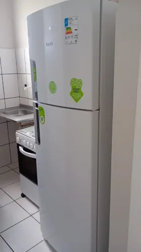Geladeira em excelente estado! PACOTE MOVEIS = GELADEIRA, FOGÃO, CAMA DE CASAL, CAMA DE SO