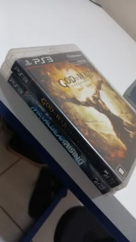 Jogos de ps3 God of War Ascension e Metal Gear Rising