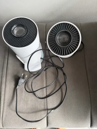 Projetor Portátil Smart com sistema Android integrado. Cinema em casa.