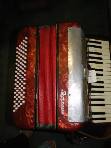 Sanfona antiga Rampazzo 80 Baixos acordeon