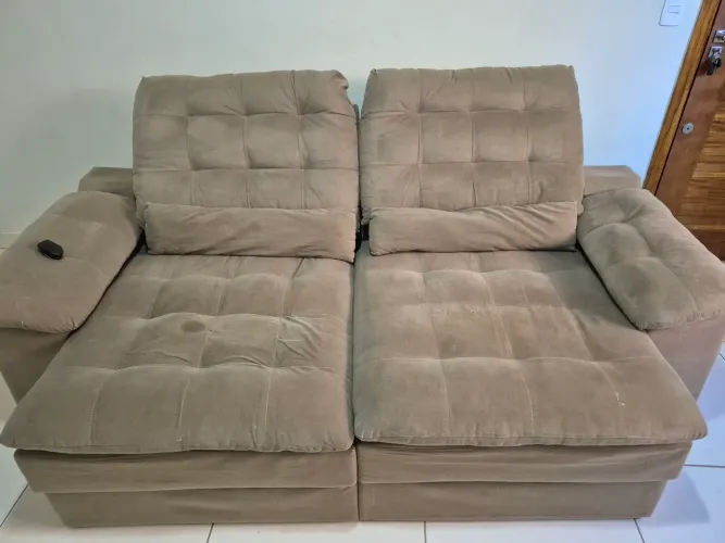 Sofá retrátil e reclinável