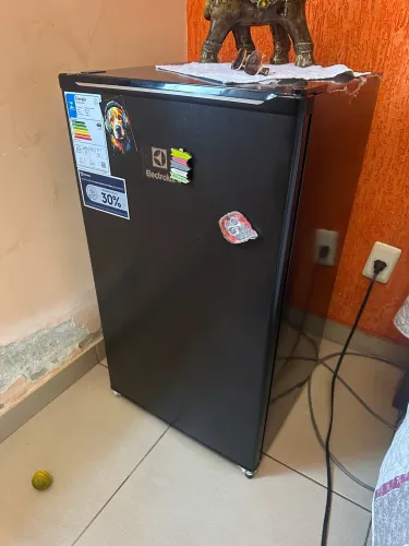 Vendo frigobar Eletrolux 