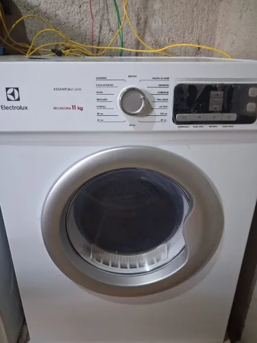 Secadora de Roupas Eletrolux 4 meses de uso 
