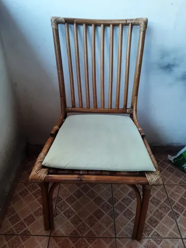 Cadeira em madeira