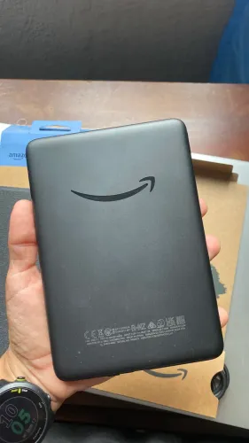 Kindle Amazon 11ª Geração (Modelo Atual) - 16GB Cor Preta + Capa Magnética