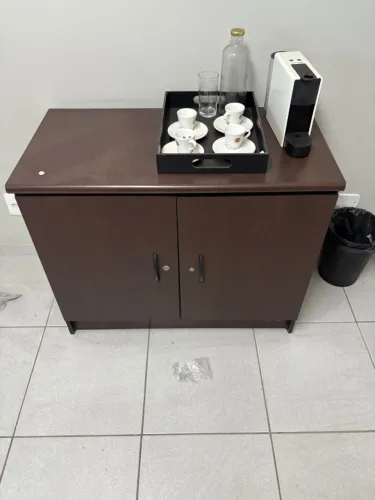 Gabinete de escritorio pequeno