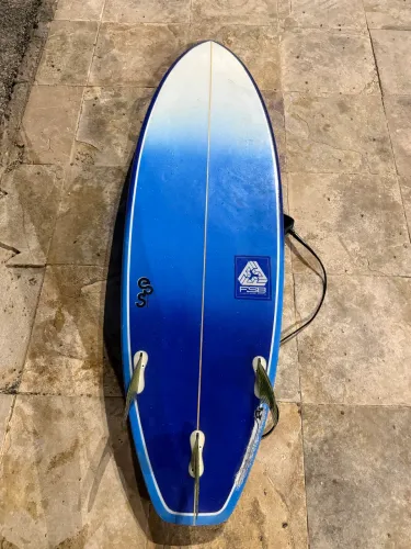 Vendo prancha de surf 5?11 em estado de zero