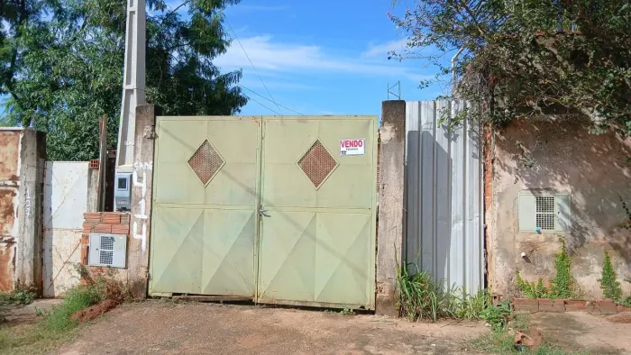 Vende-se uma casa em George oetter