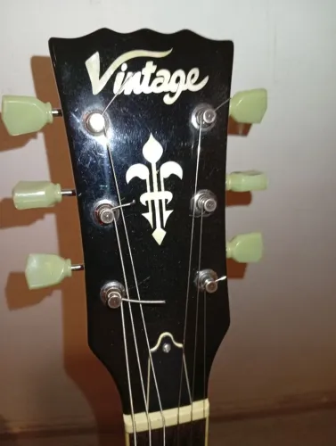 Guitarra vintage  V100 Black Boulevard 