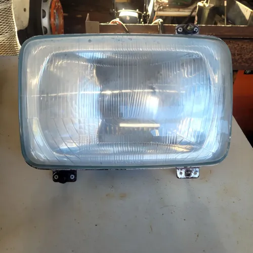 FAROL DA ESCANIA S112 L DIREITO