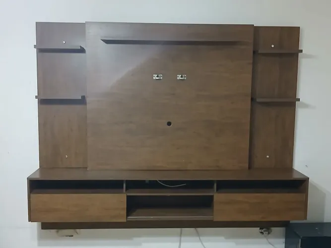 Painel TV madeira madeira 2.15x1.70x0.40 em excelente estado sem marcas