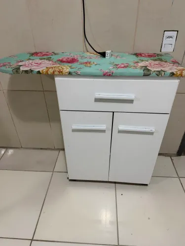 Armario multiuso para passar roupa 
