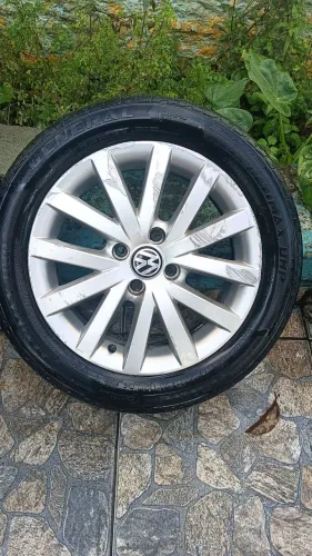 Jogo de rodas original Volkswagen aro 15, com pneus 