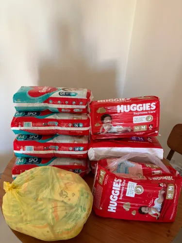 Fraldas Huggies e Pampers tam M
