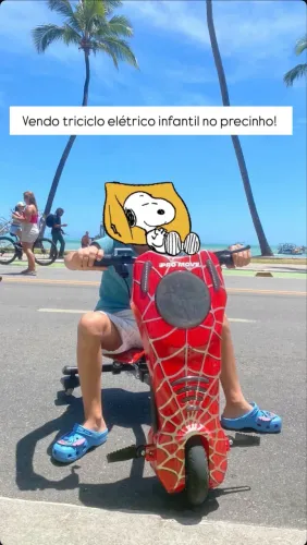 Triciclo elétrico infantil