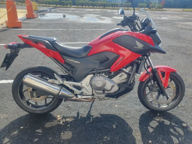 NC 700 em excelente estado 