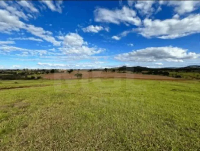LAGOA FORMOSA/MG-TERRENO EM "FAZENDA CARRANCAS"