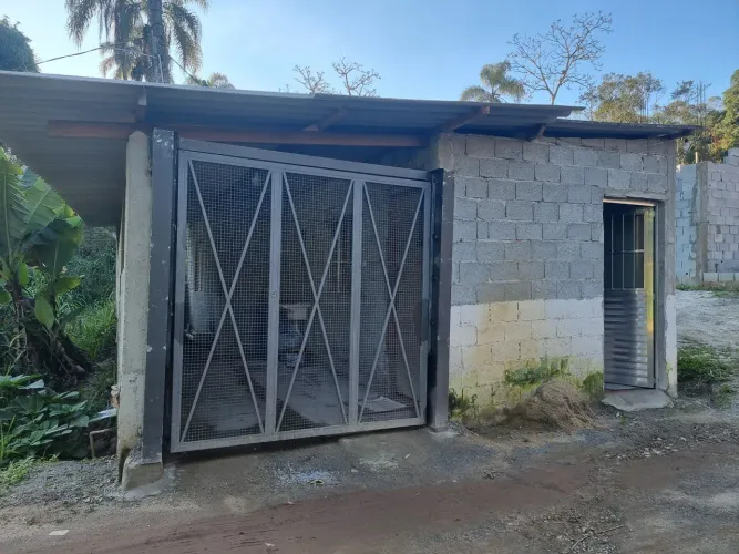 CASA EMBU-GUAÇU A VENDA