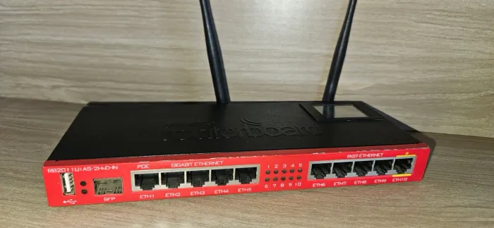 Roteador Wifi mikrotik RB2011UIAS-2HhD-IN