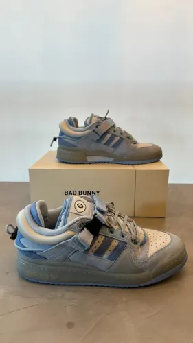 Tênis Bad Bunny x adidas Forum Buckle Low Blue Tint