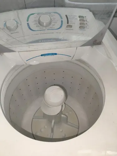 Maquina de lavar roupas e bom estado