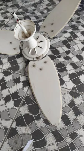 Ventilador de Teto 3 Pás - No Estado / Não Testado