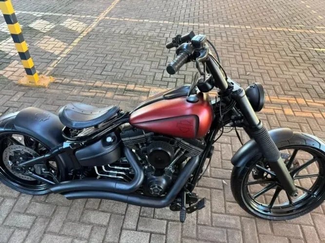 Harley-Davidson Breakout 1800 Shibuya Garagem Única no Brasil