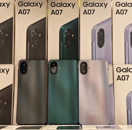 Celular Samsung Galaxy A07 128GB 4GB Câm. 50MP Tela 6.7 Preto Verde Violeta