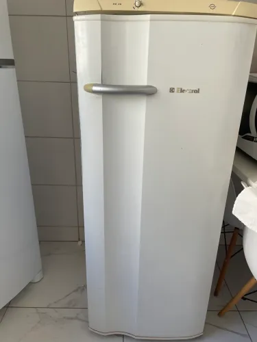 Geladeira Eletrolux R 26 super