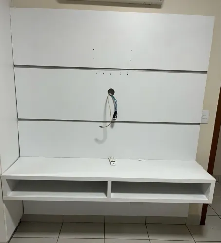 Painel de TV branco 100% MDF, quarto ou sala. Medidas 160cm de largura x 180cm de altura