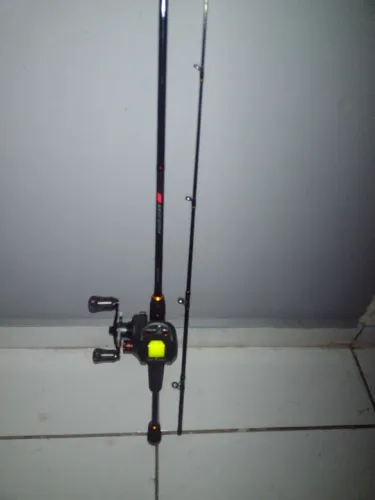 Vara de pesca + carretilha,olhem a descrição