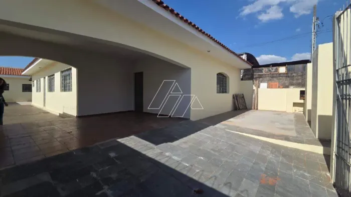 Casa com 4 dormitórios (1 suíte) à venda no Jardim Monte Castelo Região Sul, Marília/SP