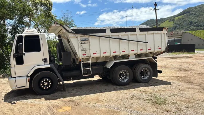 Ford Cargo 2422E