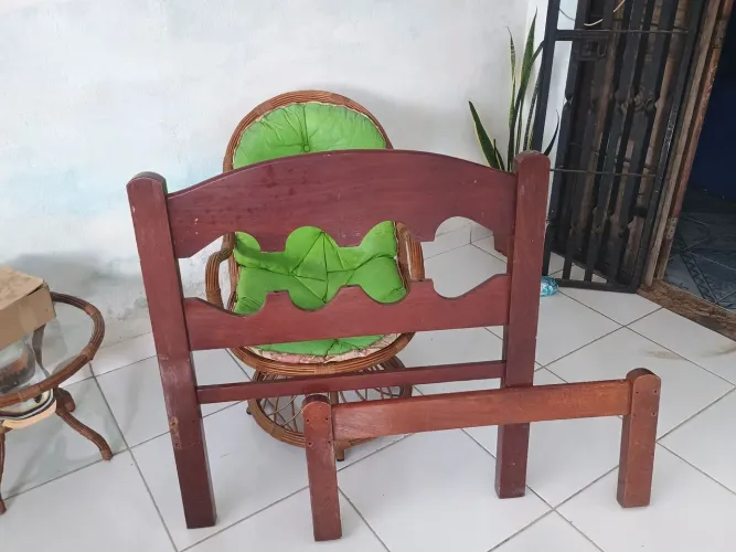 Cabeceira de cama de solteiro de madeira maciça