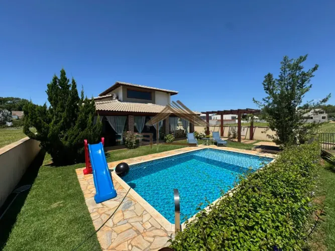 Linda casa de campo à venda no Ninho Verde 1, 3 dormitórios e muito lazer