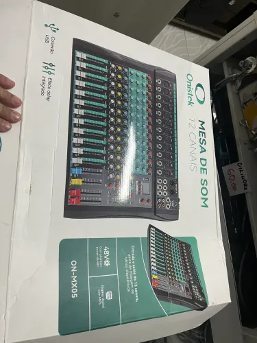 mesa de som de 12 canais da marca Onistek