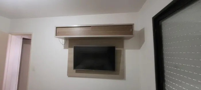 Painel de TV com nichos com gavetas