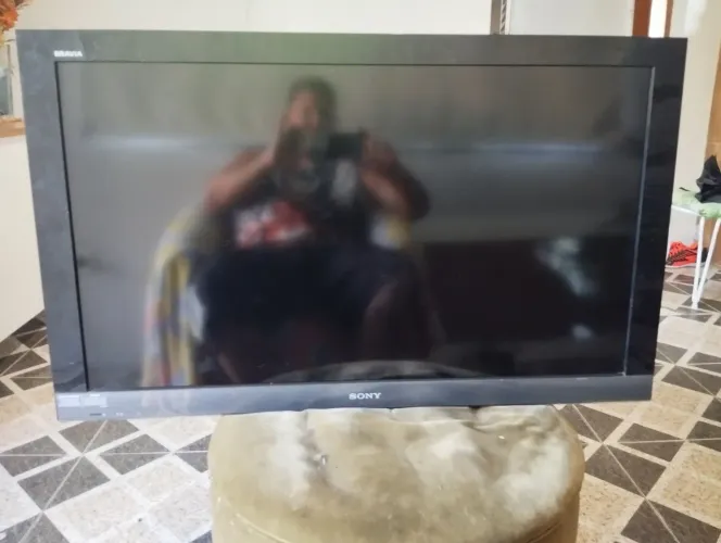 TV Sony Bravia 40" com defeito