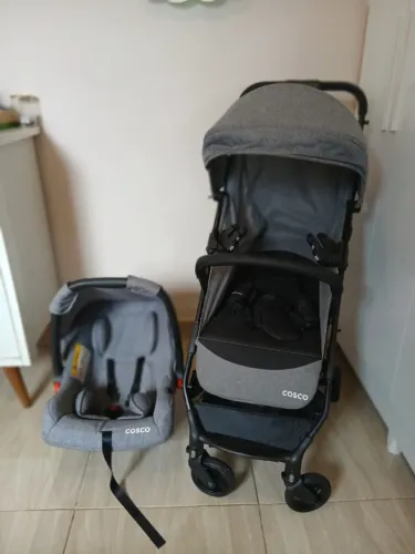 Carrinho de bebê + Bebê Conforto COSCO