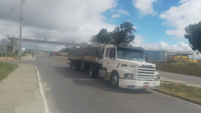 Vender conjunto cavalo é carreta trabalhador 