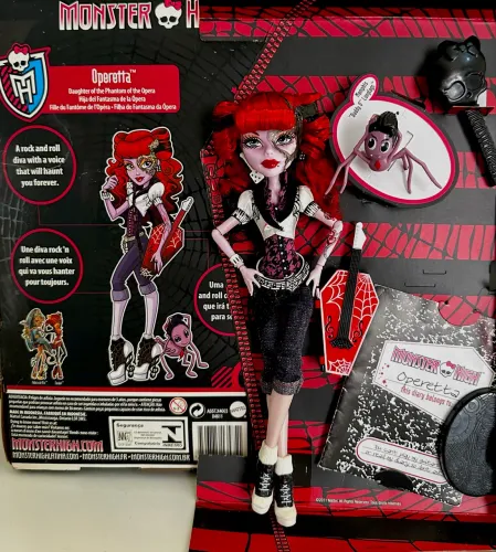 Monster High Operetta básica na caixa