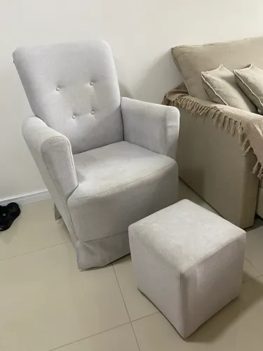 Poltrona amamentação em linho