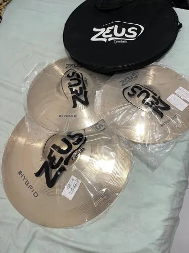 Vende-se kit de Pratos de bateria Zeus nunca usados