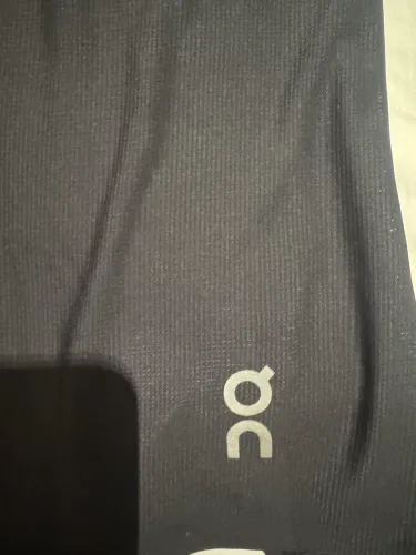 Camisa On  cortada a laser.