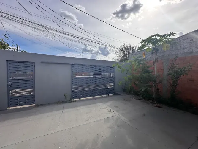 VENDO CASA NO SANTA TEREZINHA DE 2 QUARTOS MURADA PRONTO PARA MORAR