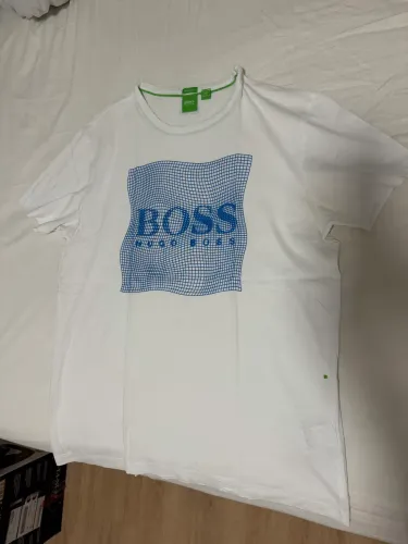 Camiseta Hugo Boss - tamanho M