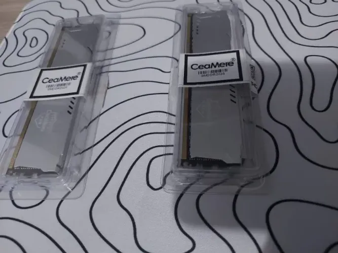 Memória RAM DDR3 8GB 3200MHz - Kit com 2 Pentes (16GB) - Semi-nova!