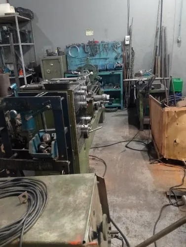 Vende-se torneadora completa