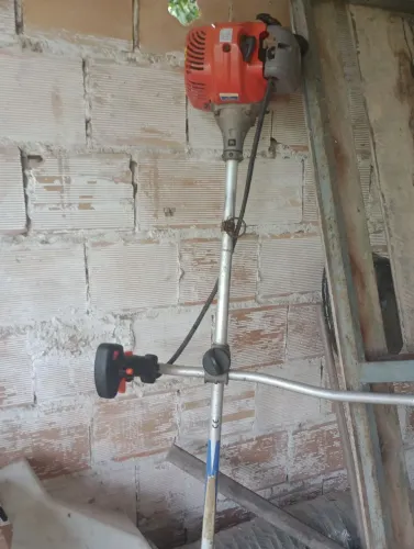 Roçadeira vulcan 43 cilindradas, só precisa regula carburador 