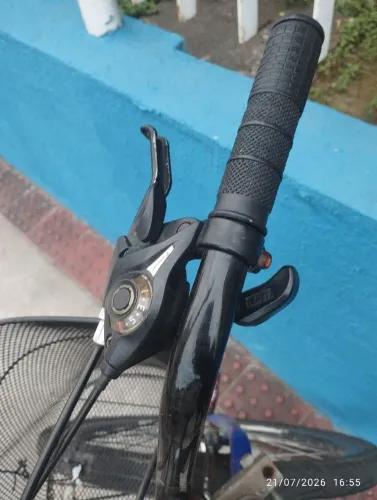Bike aro 26 Alumínio 21 marchas  acompanha garupa e cadeirinha